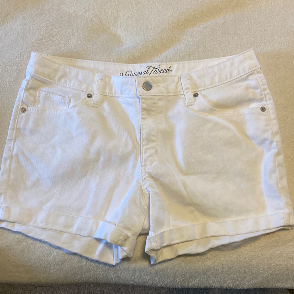 Universal thread 10/30R mid rise Midi white shorts